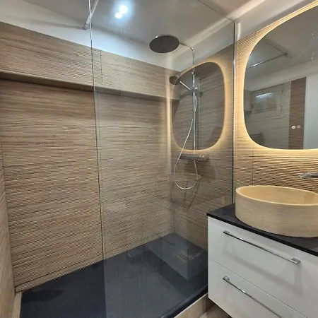 Appartement Le Jasmin Vue Mer, Climatisation, 10min à Pied Du Centre-ville Et De La Gare Bandol